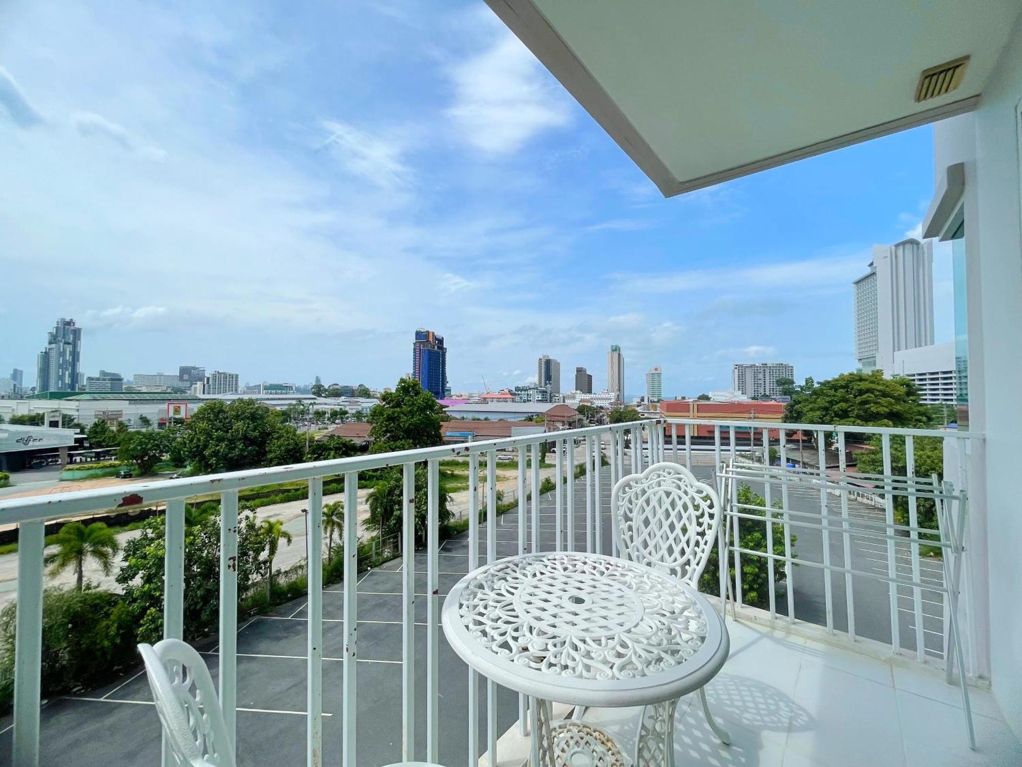 Baan Pattaya By Sabai Hotel Exterior foto